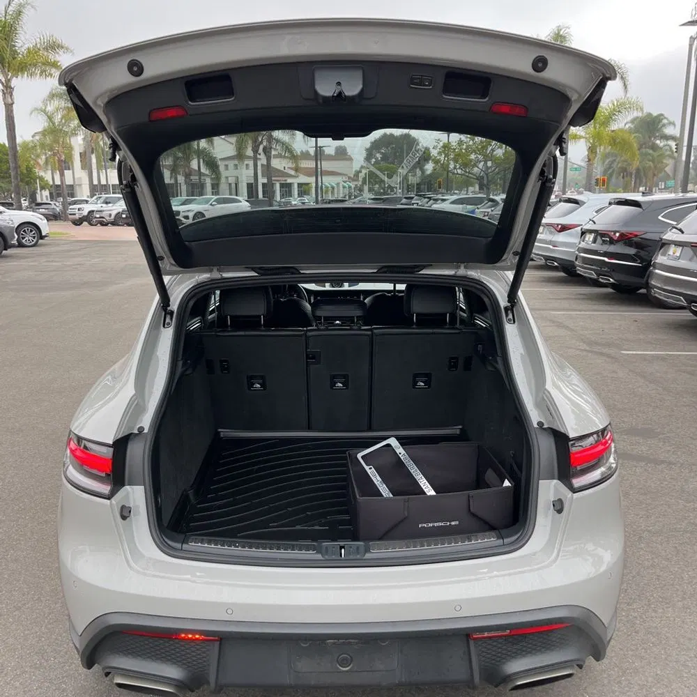 2023 Porsche Macan Base