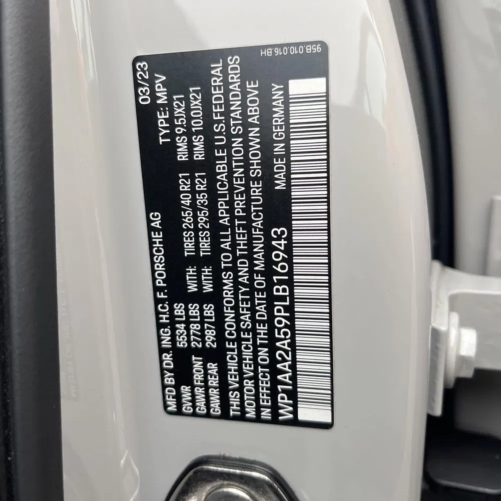 2023 Porsche Macan Base