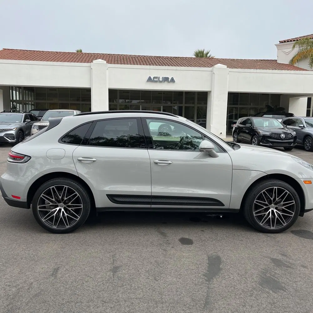2023 Porsche Macan Base