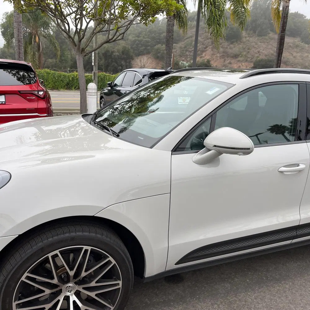 2023 Porsche Macan Base
