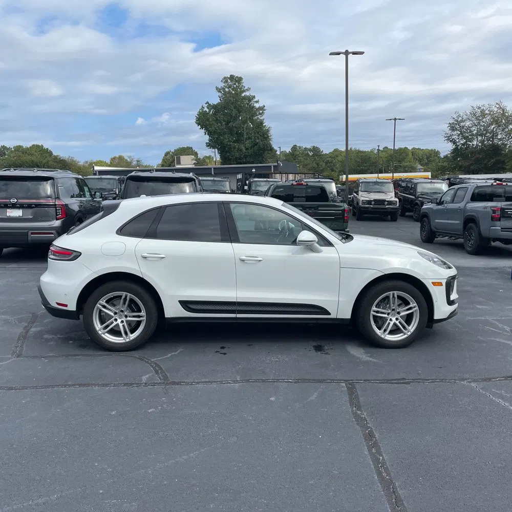 2022 Porsche Macan Base