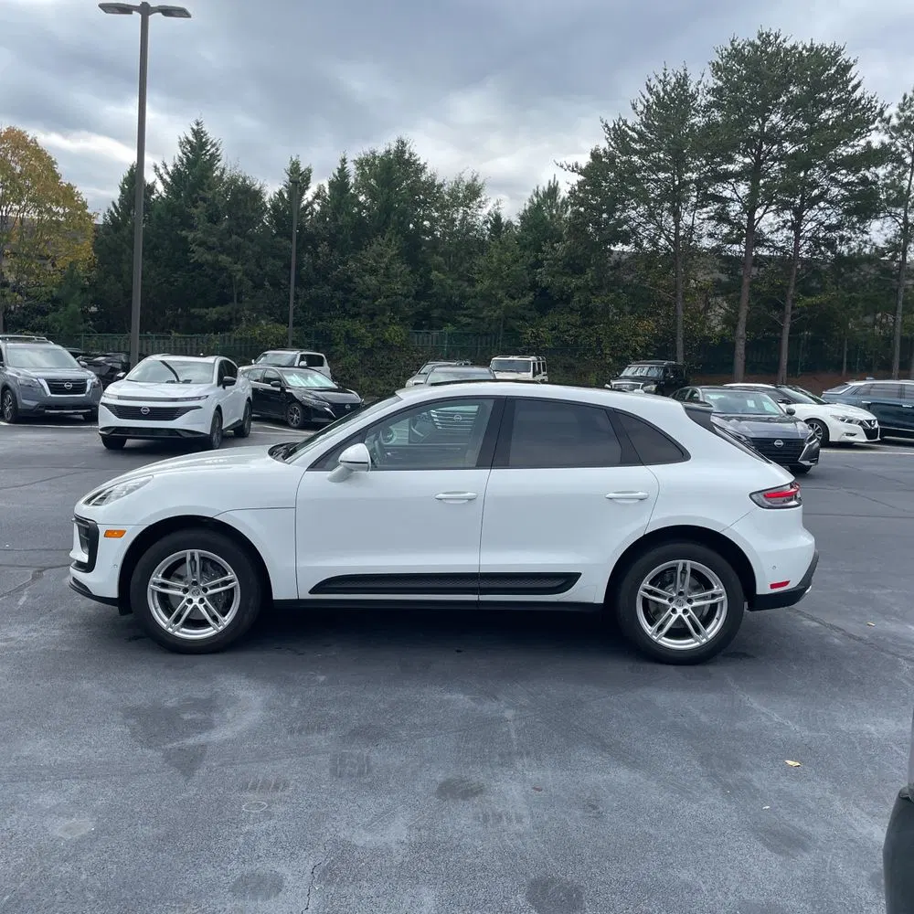 2022 Porsche Macan Base