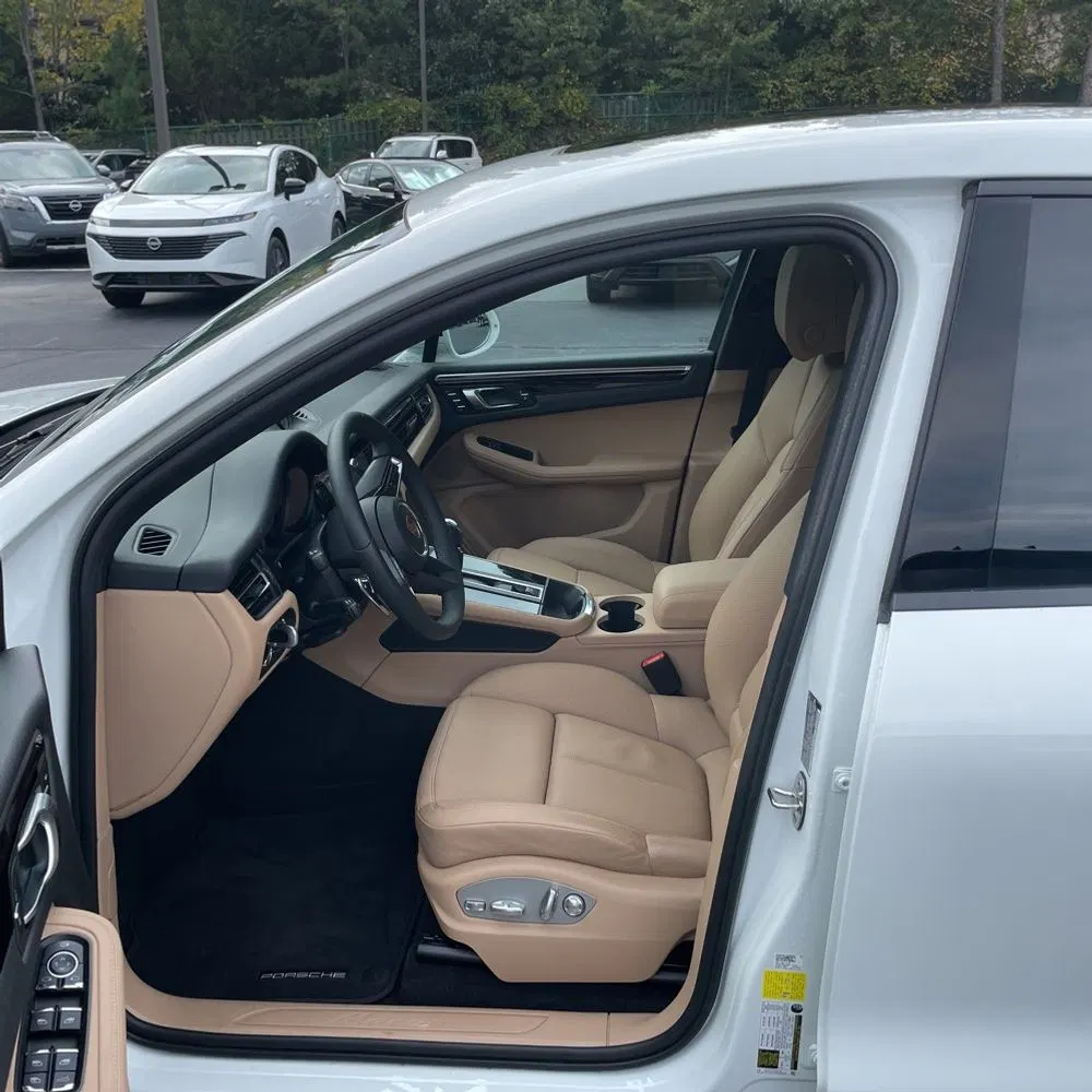 2022 Porsche Macan Base
