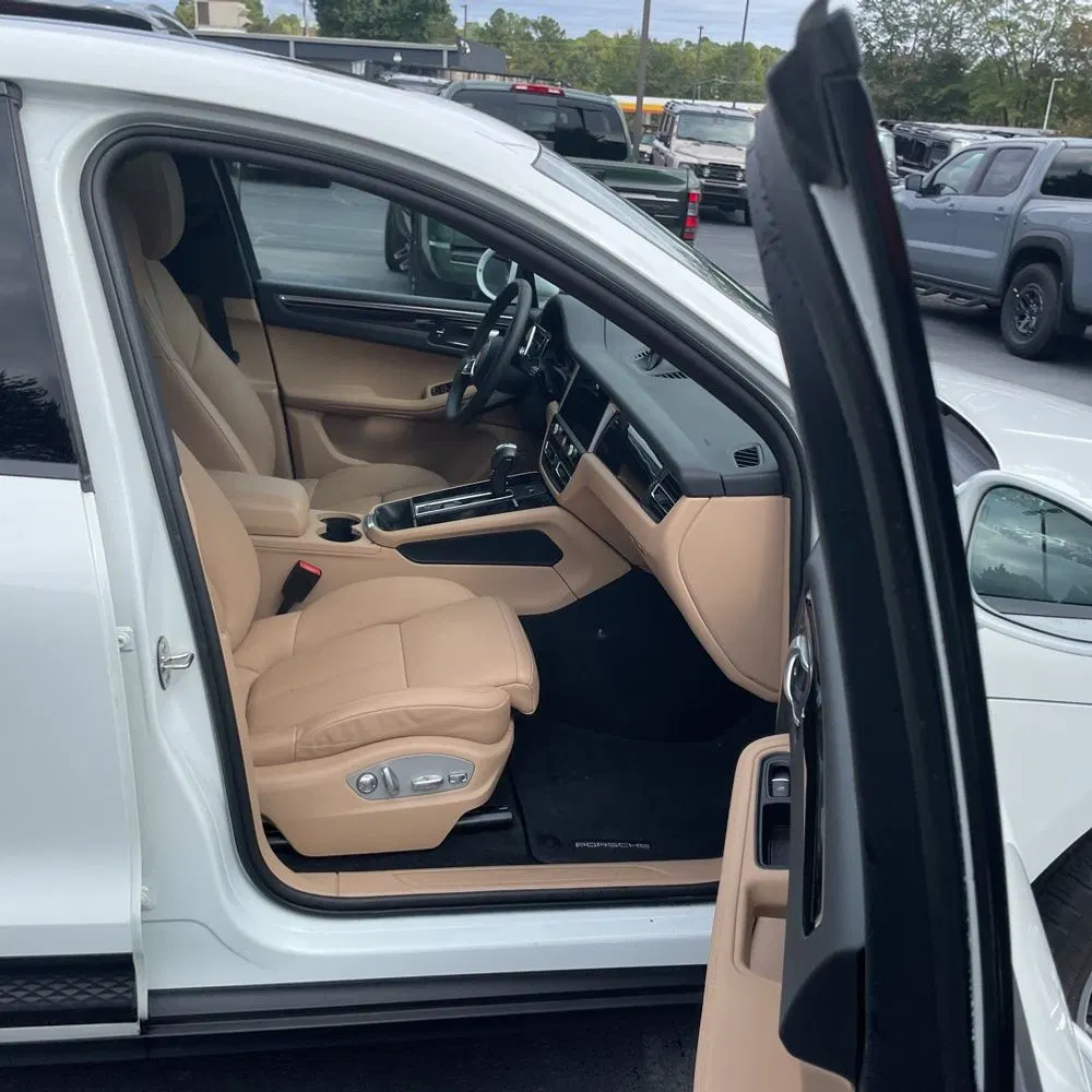 2022 Porsche Macan Base