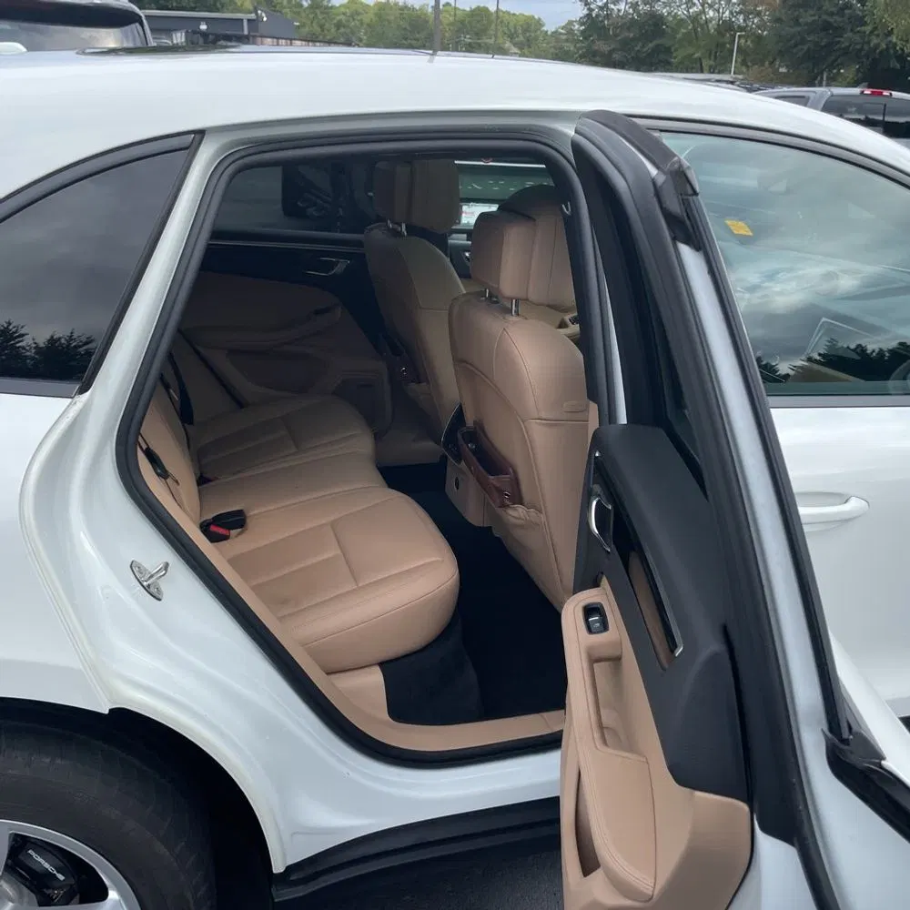 2022 Porsche Macan Base