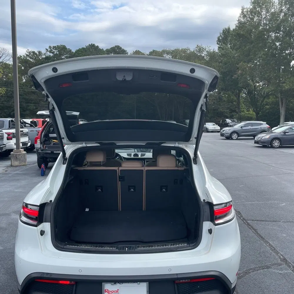 2022 Porsche Macan Base