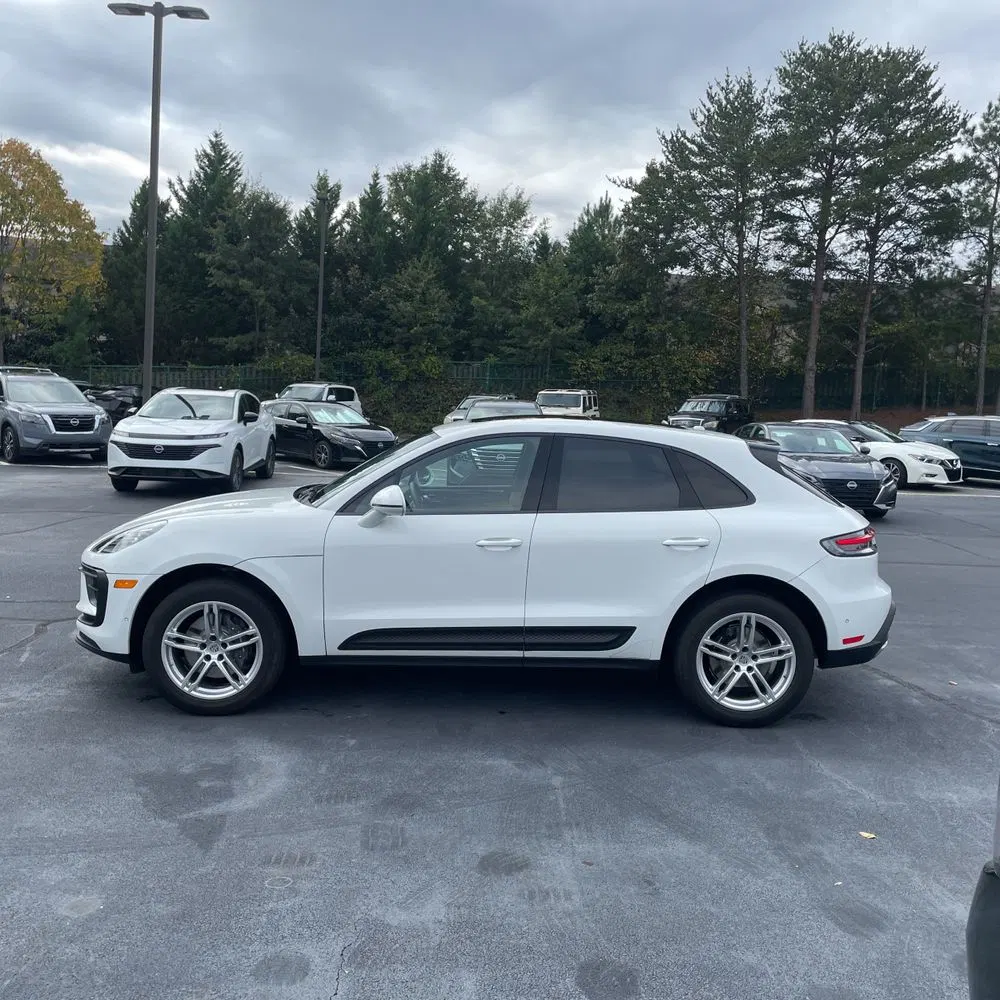 2022 Porsche Macan Base