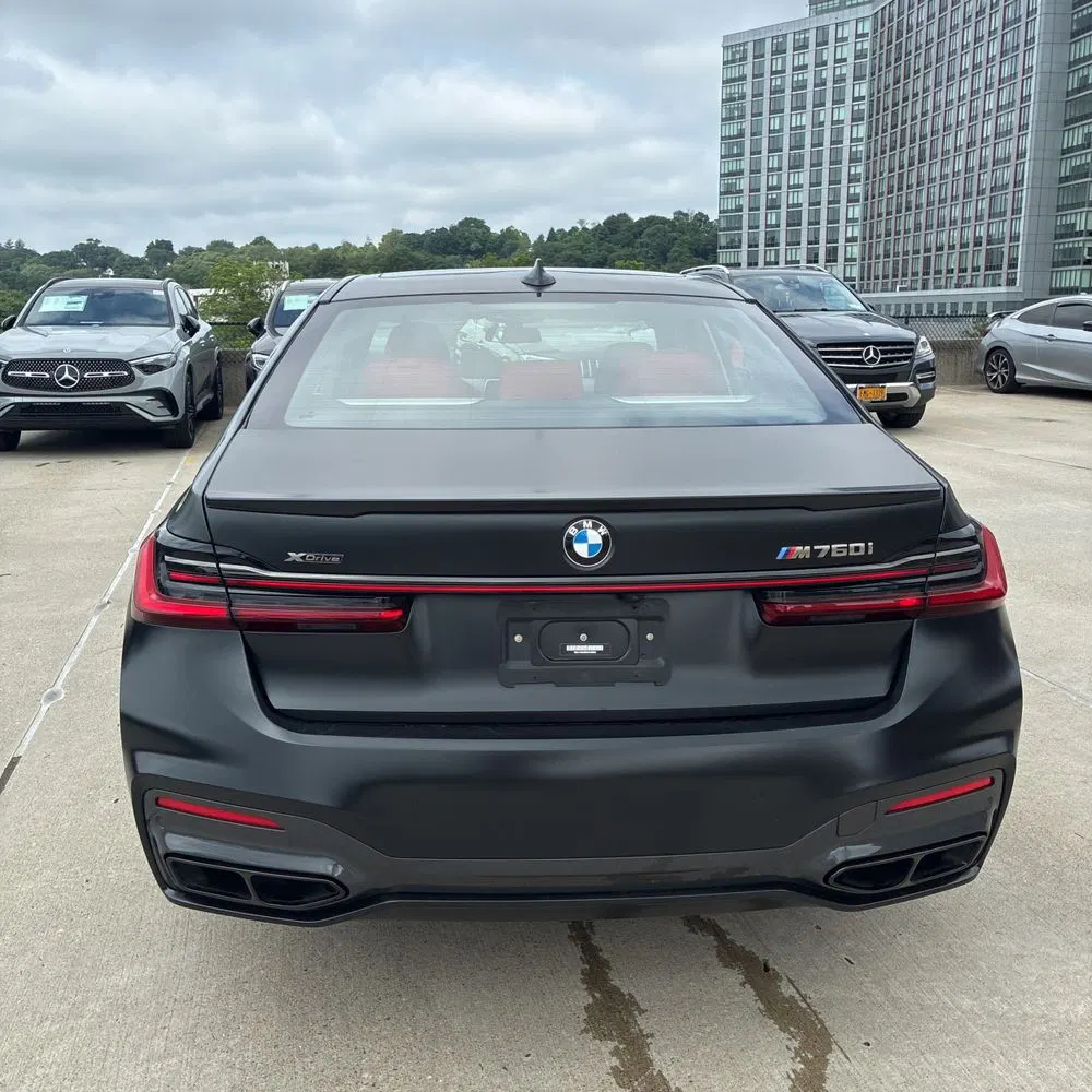 2022 BMW 7-Series M760xi