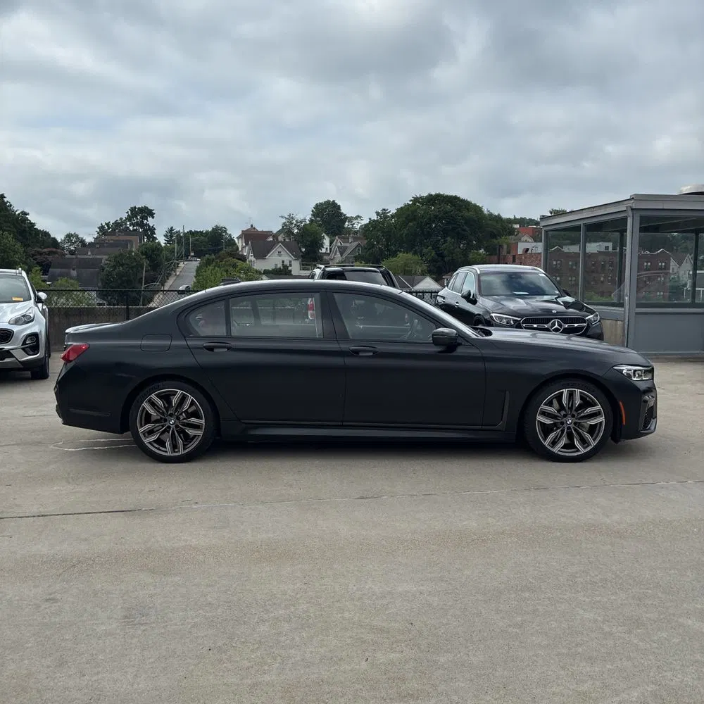 2022 BMW 7-Series M760xi