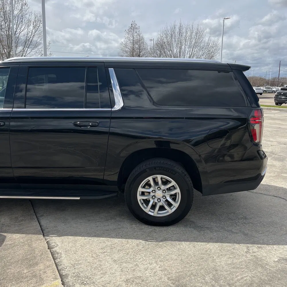 2024 Chevrolet Suburban LT