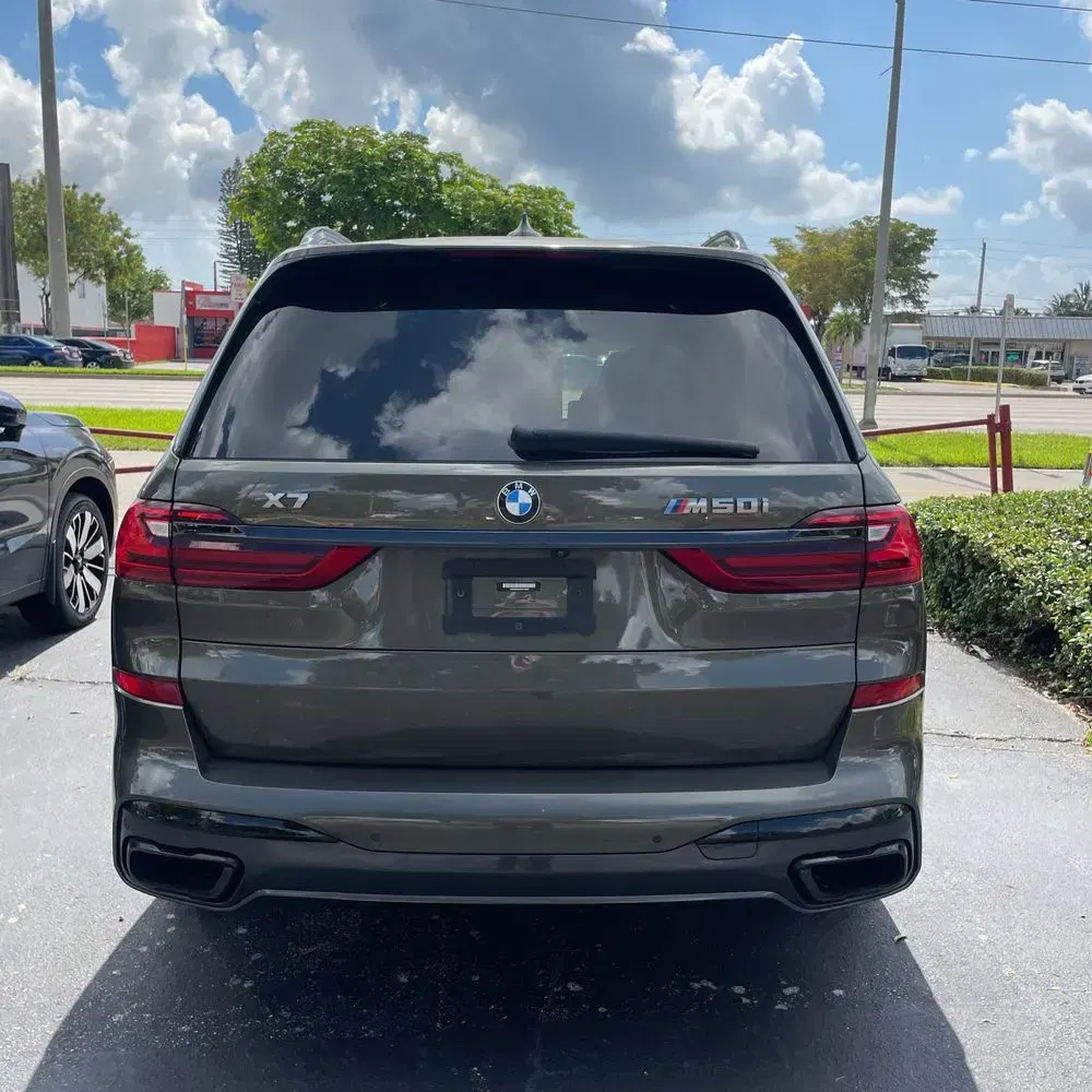 2022 BMW X7 M50i