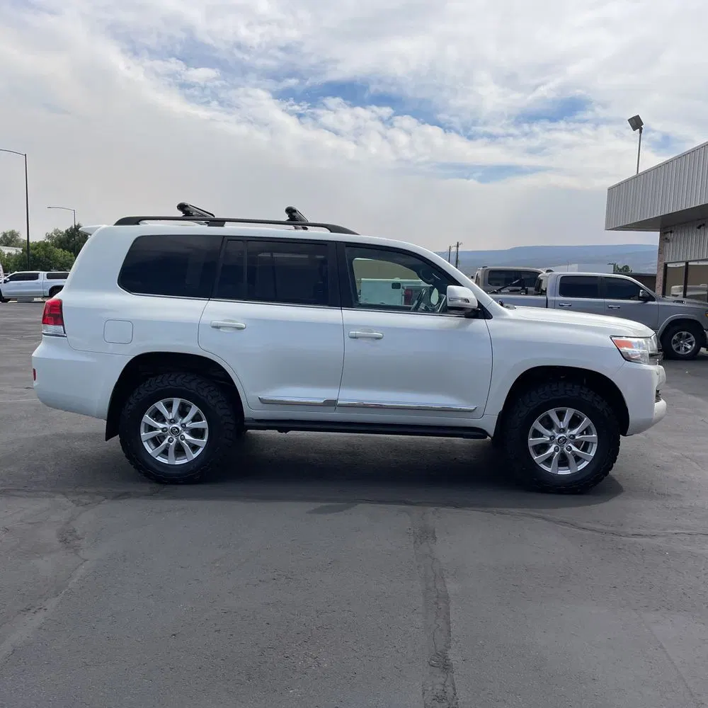 2019 Toyota Land Cruiser Base