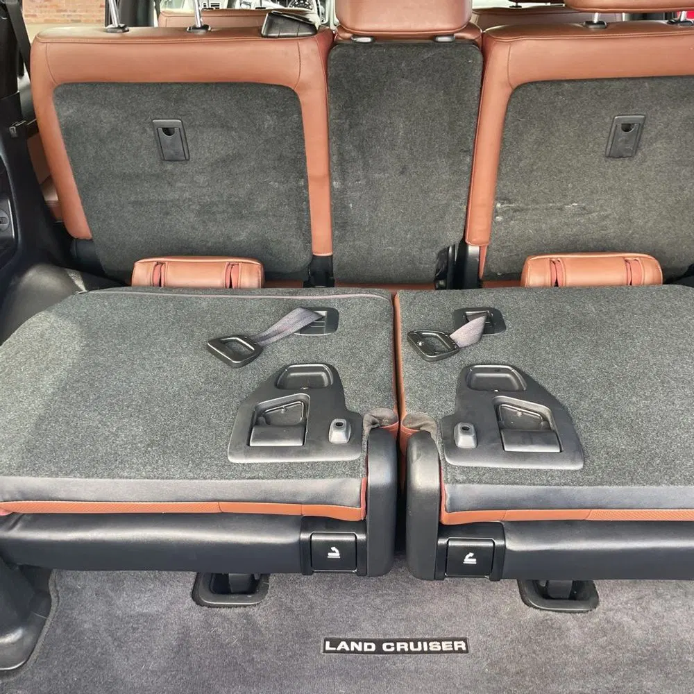 2019 Toyota Land Cruiser Base