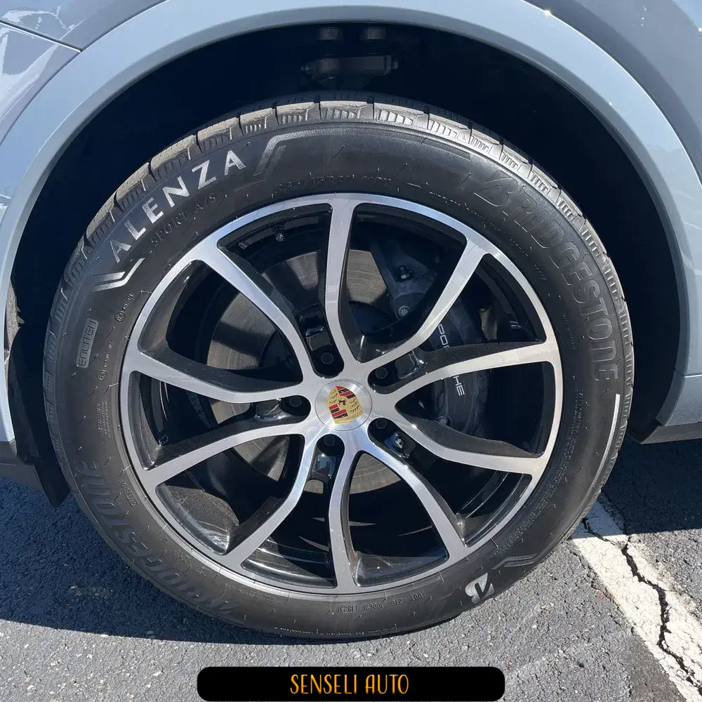 2024 Porsche Cayenne Base
