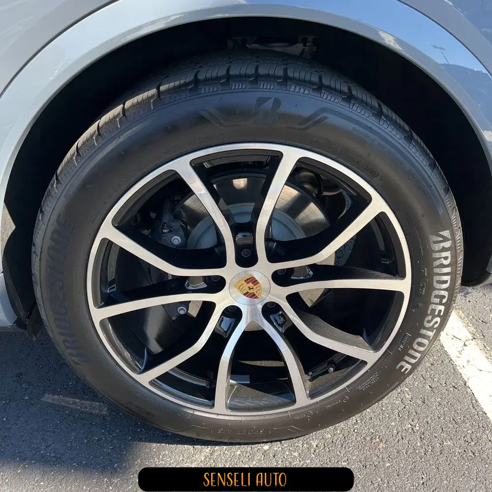 2024 Porsche Cayenne Base