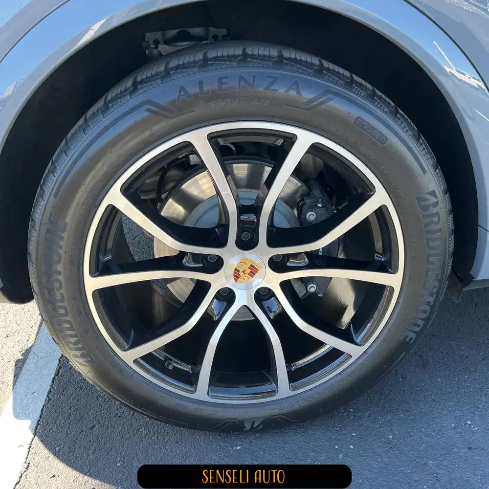 2024 Porsche Cayenne Base