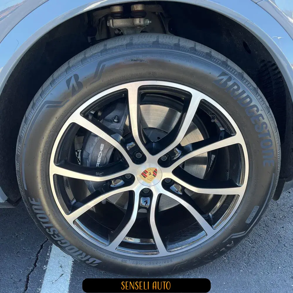 2024 Porsche Cayenne Base