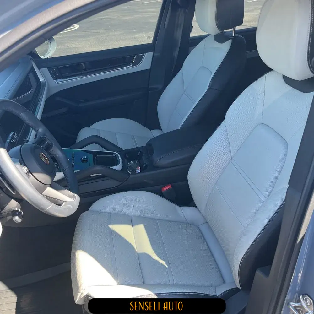 2024 Porsche Cayenne Base
