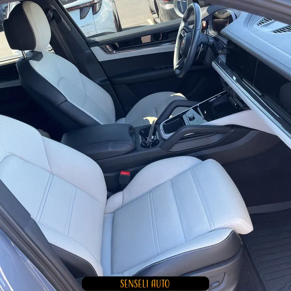 2024 Porsche Cayenne Base
