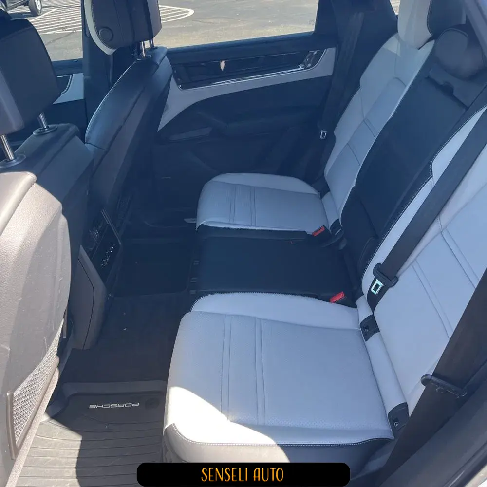 2024 Porsche Cayenne Base