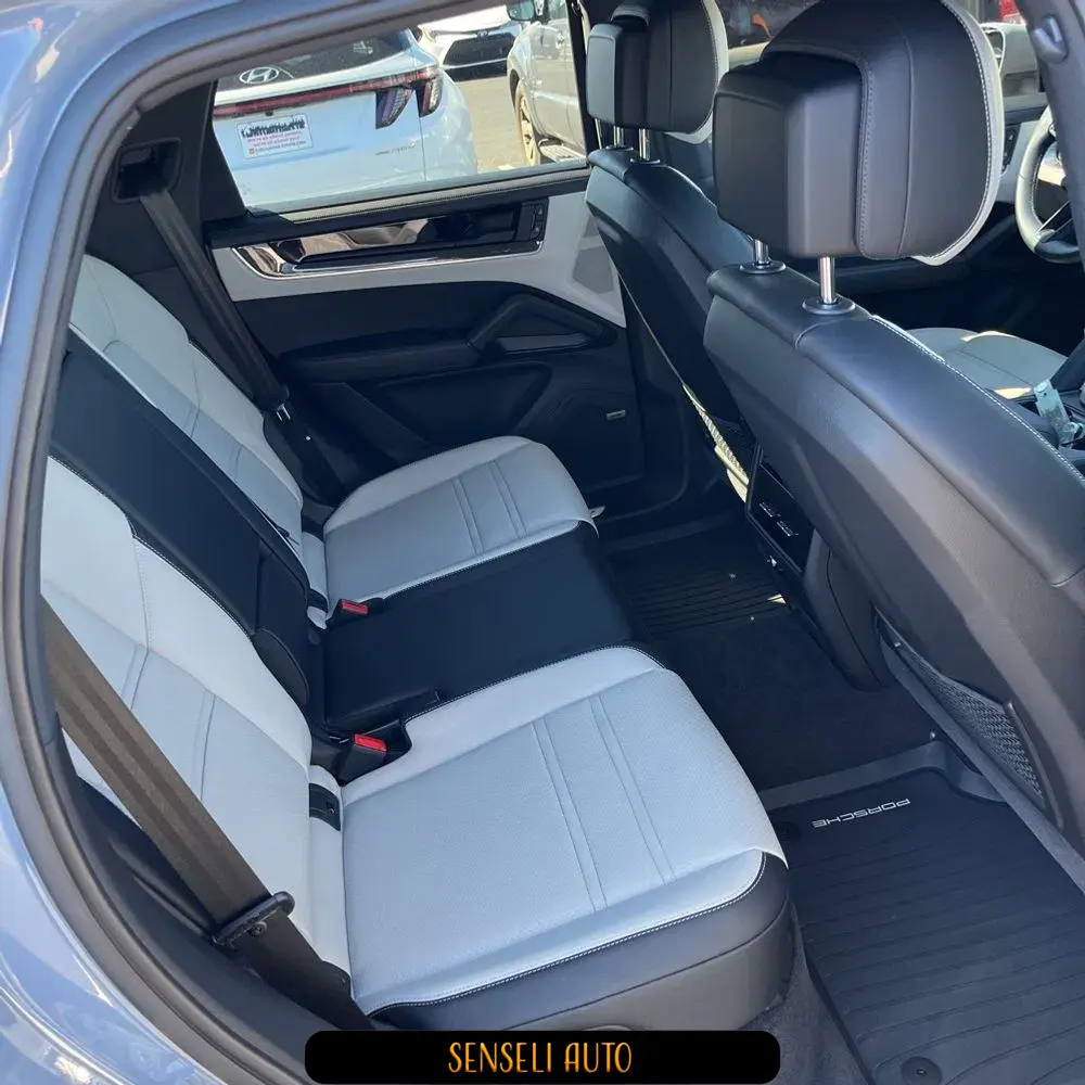 2024 Porsche Cayenne Base