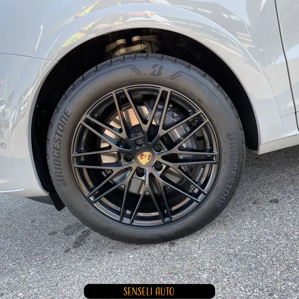 2025 Porsche Cayenne Base