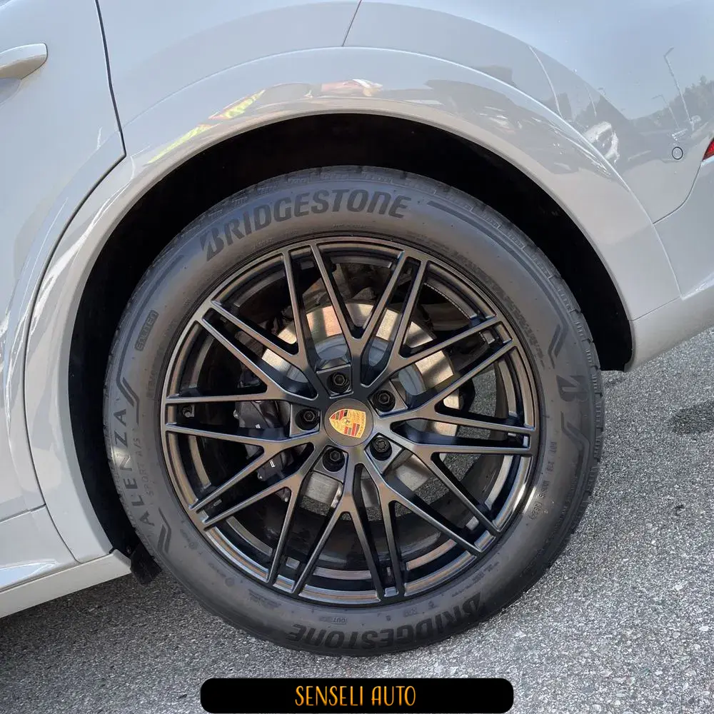 2025 Porsche Cayenne Base