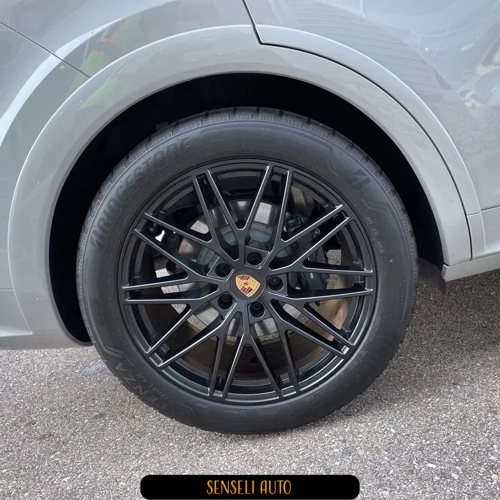 2025 Porsche Cayenne Base