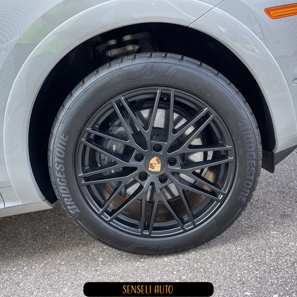 2025 Porsche Cayenne Base