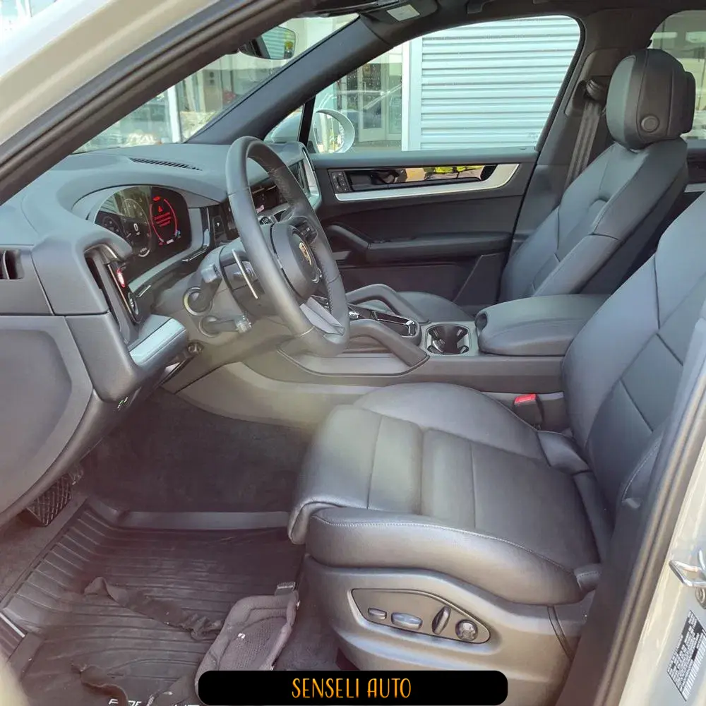 2025 Porsche Cayenne Base