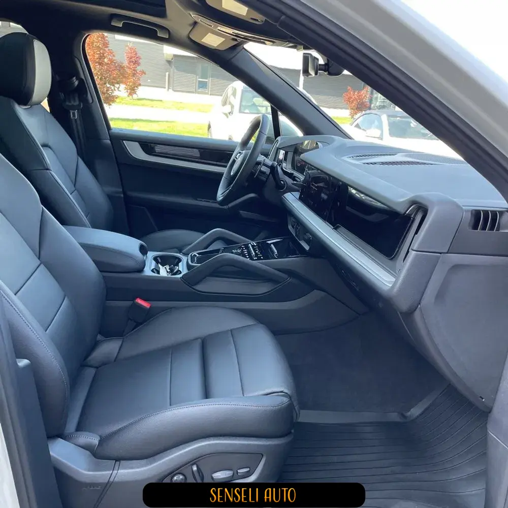2025 Porsche Cayenne Base