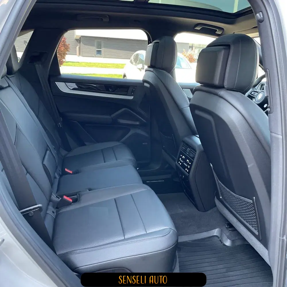 2025 Porsche Cayenne Base