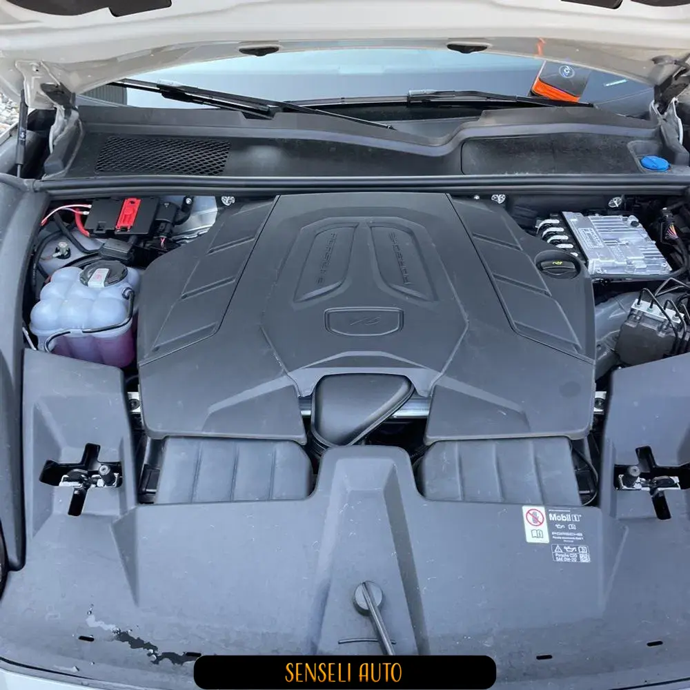 2025 Porsche Cayenne Base