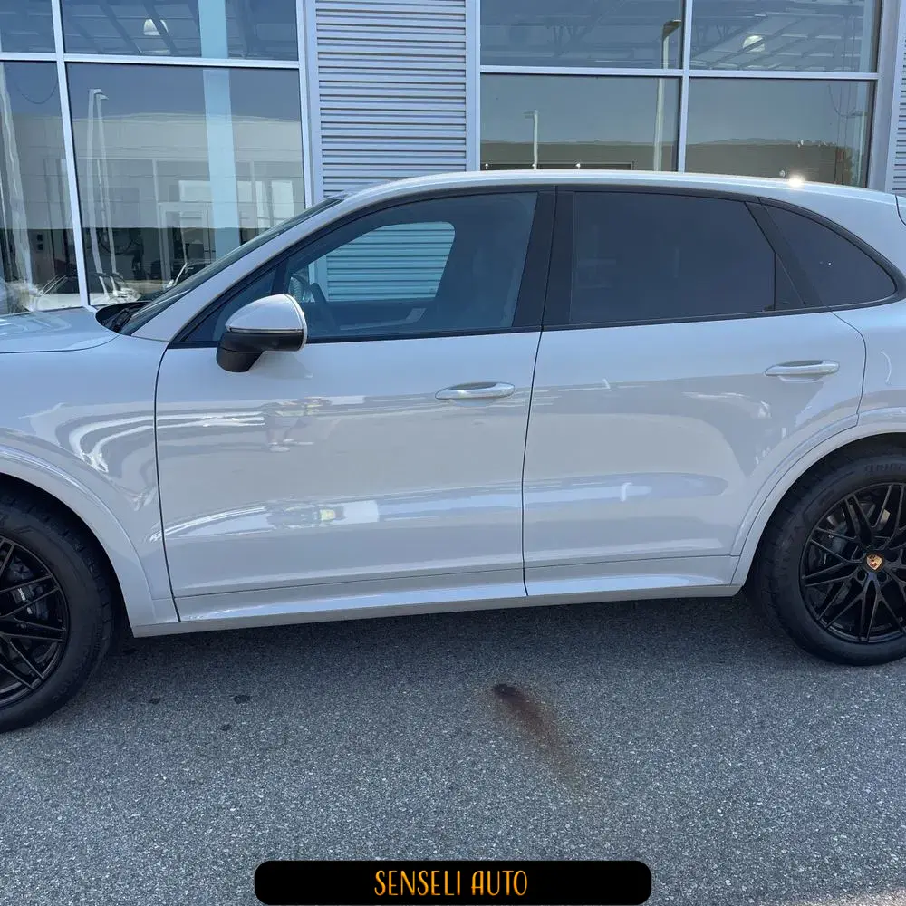 2025 Porsche Cayenne Base