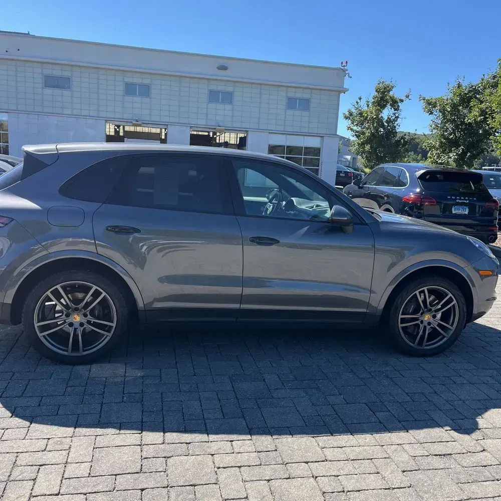 2022 Porsche Cayenne Base
