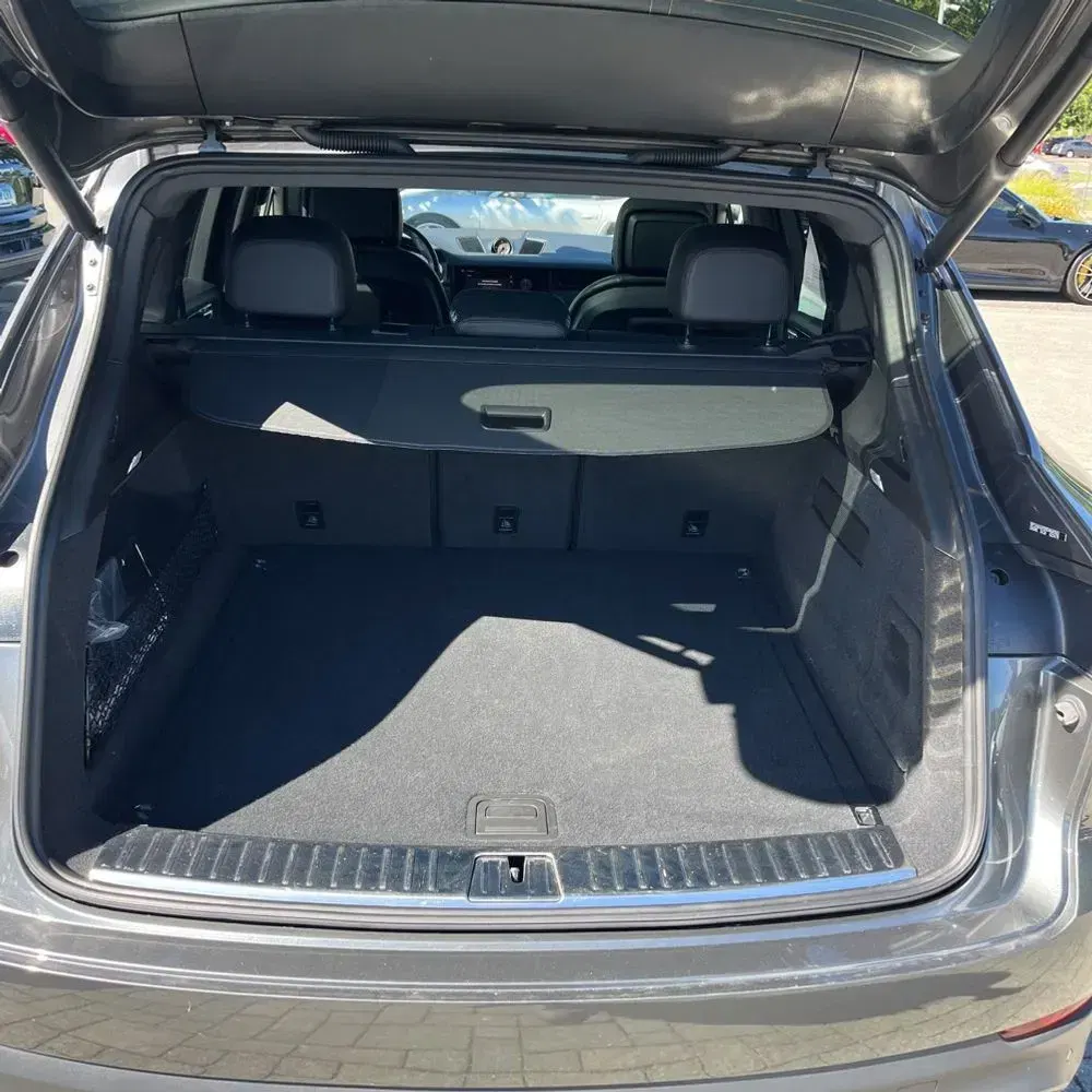 2022 Porsche Cayenne Base