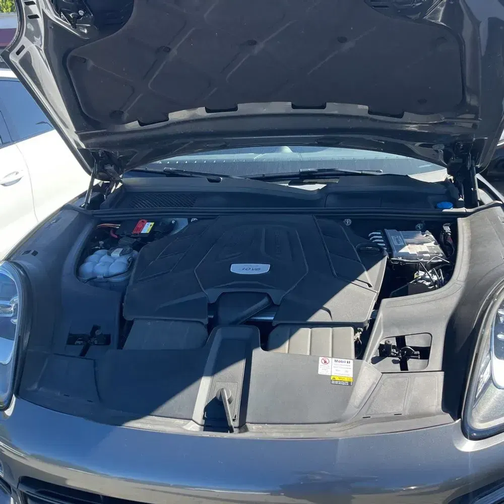 2022 Porsche Cayenne Base