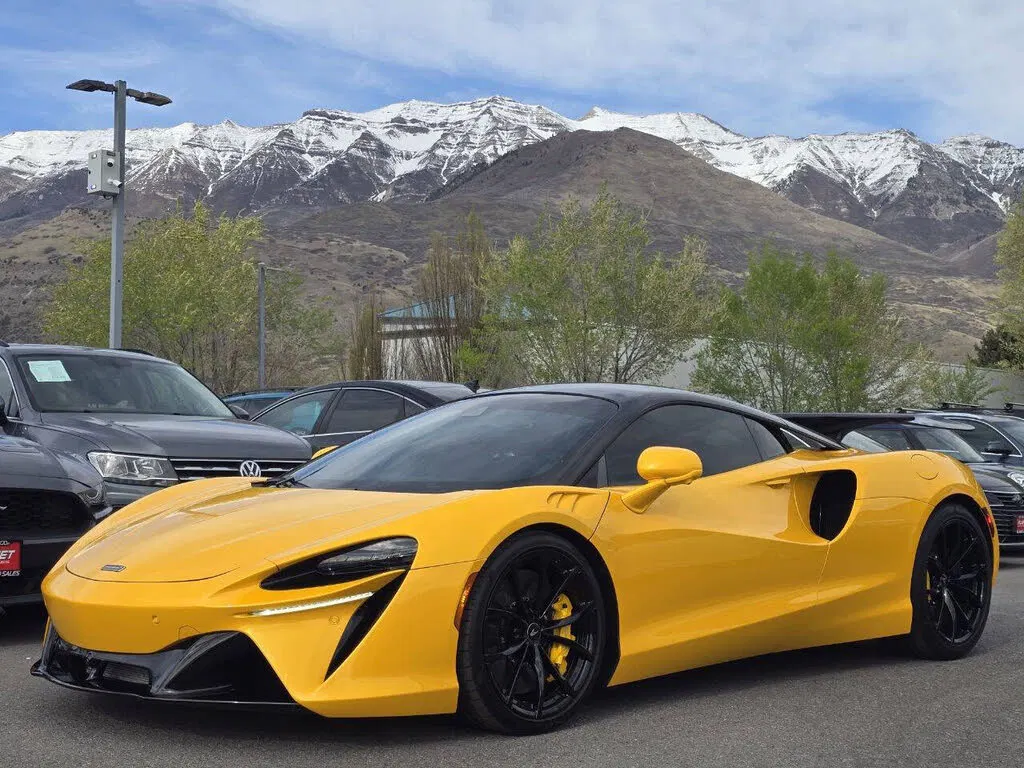 2023 McLaren Artura RWD