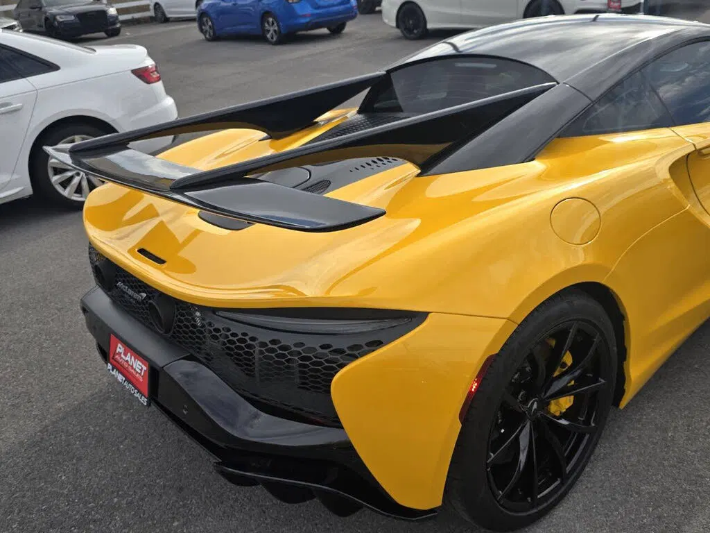 2023 McLaren Artura RWD