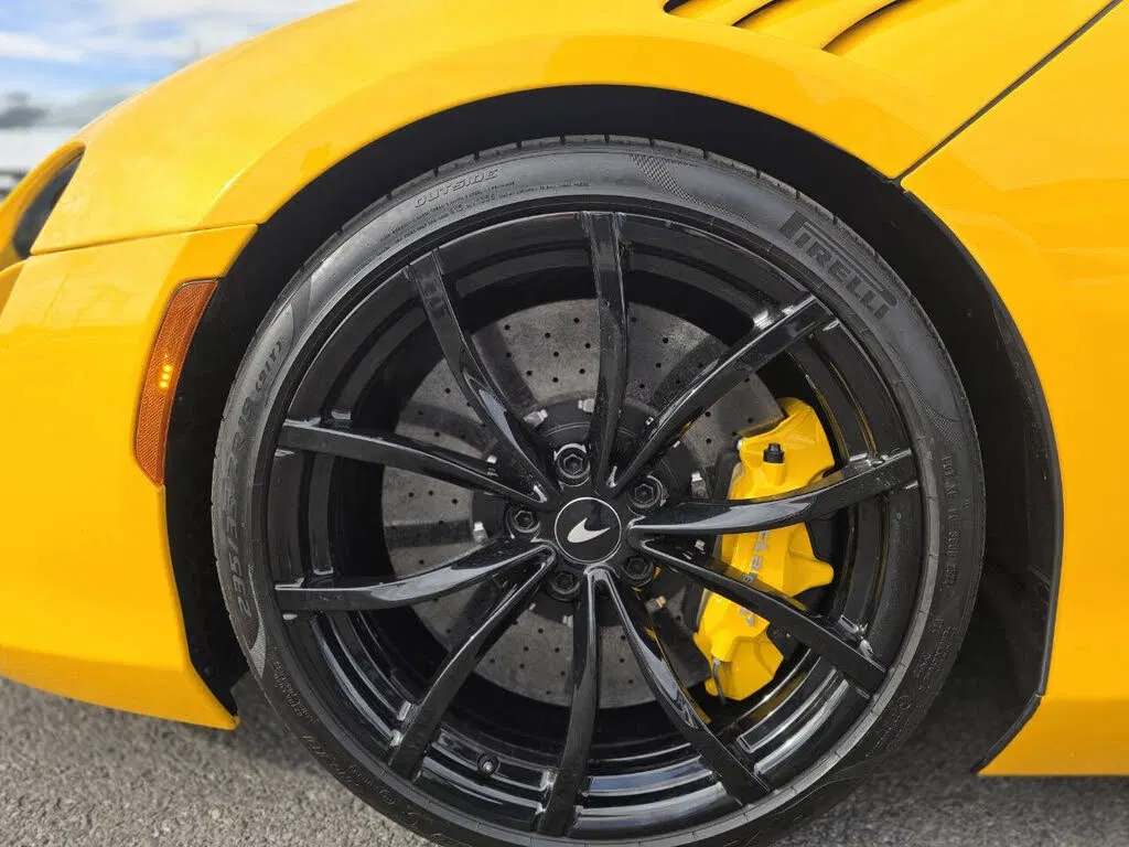 2023 McLaren Artura RWD
