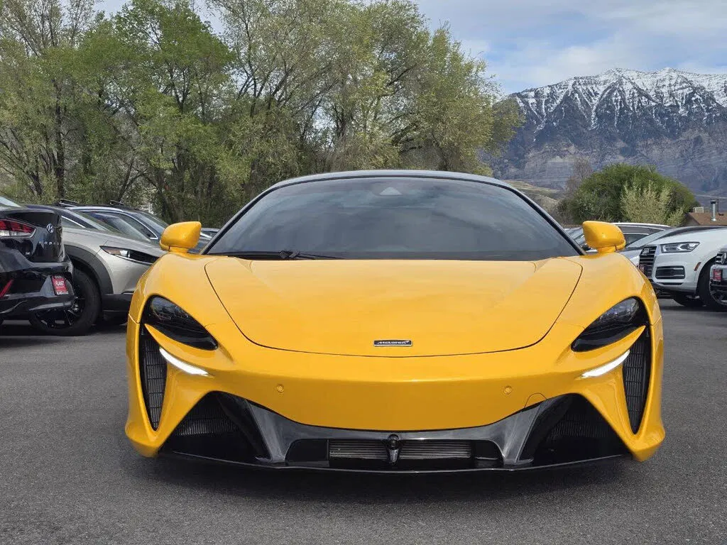 2023 McLaren Artura RWD