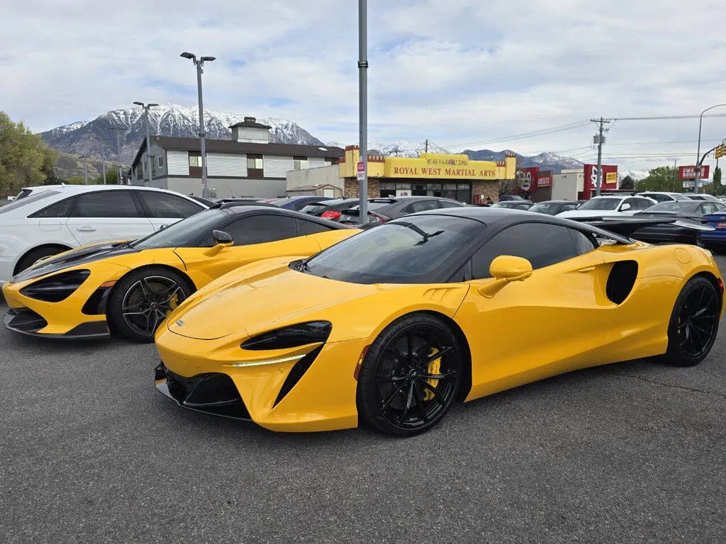2023 McLaren Artura RWD