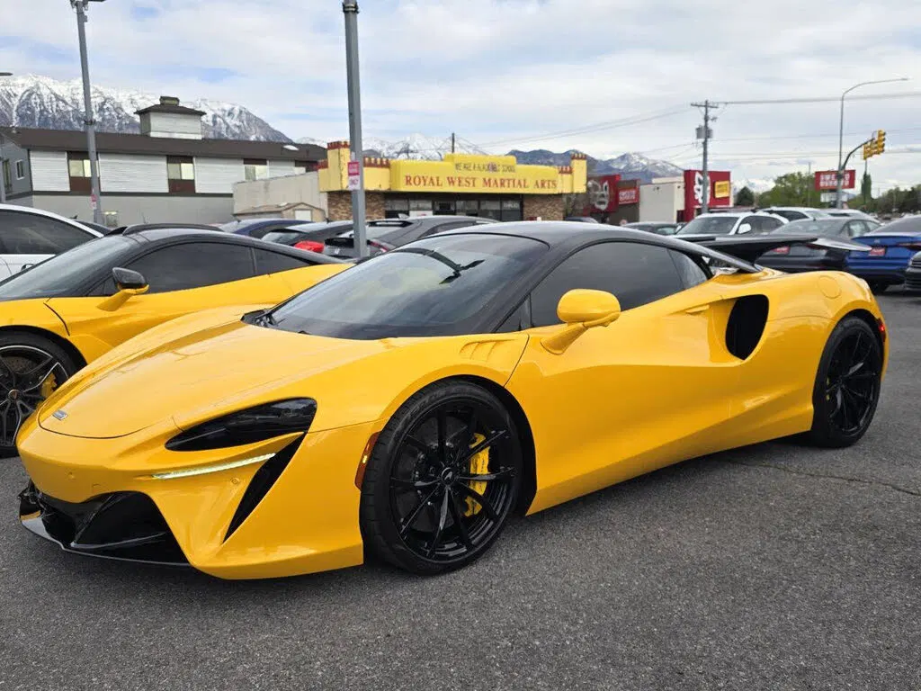 2023 McLaren Artura RWD