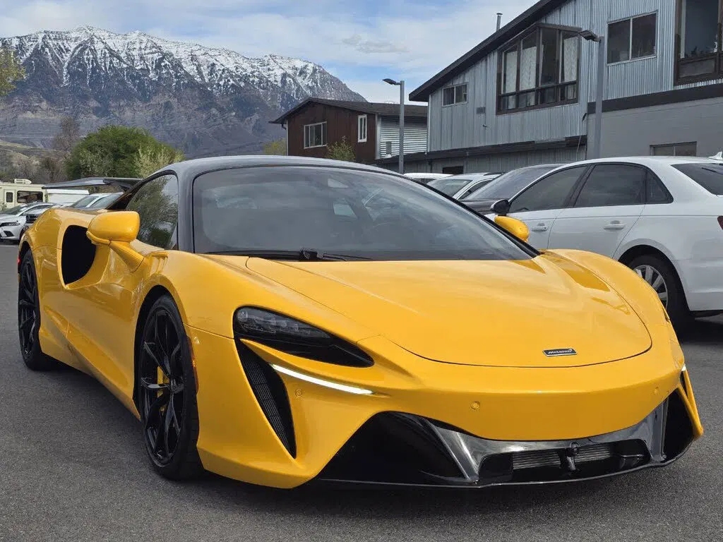 2023 McLaren Artura RWD