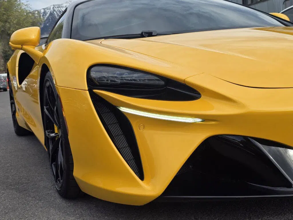2023 McLaren Artura RWD