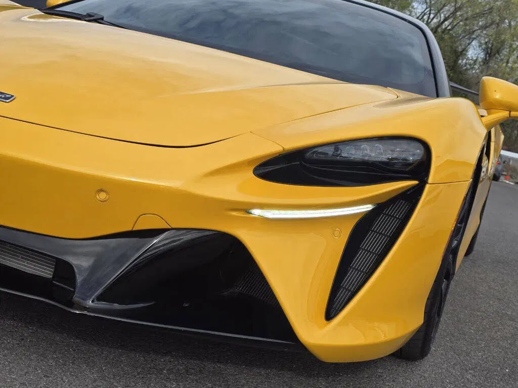 2023 McLaren Artura RWD