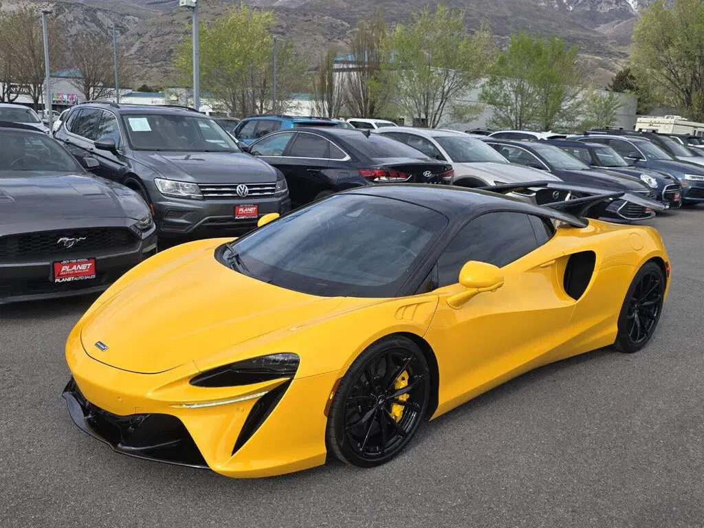 2023 McLaren Artura RWD
