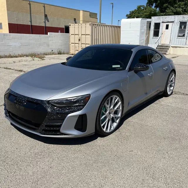 2024 Audi e-tron GT Premium Plus