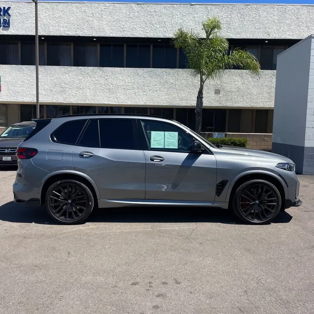 2025 BMW X5 M60i
