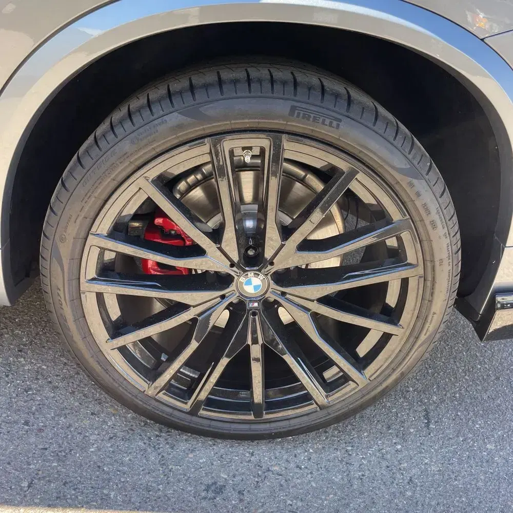 2025 BMW X5 M60i